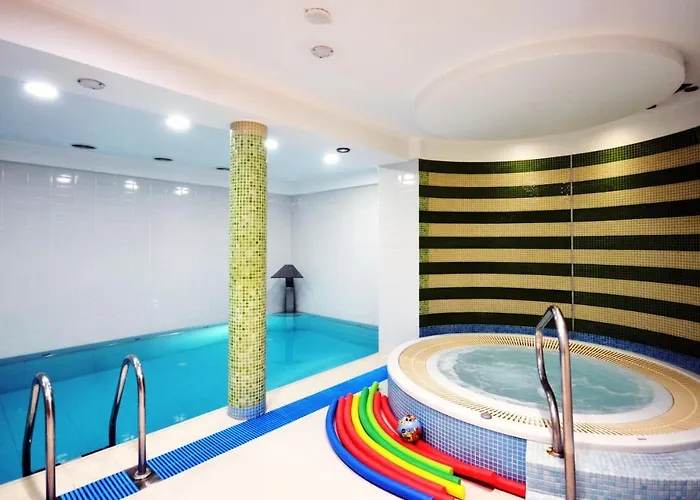 Bursztyn פארק נופש קולובז'ג